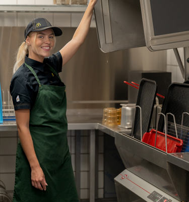 JEROS's unique lid design enables the machine to fit seamlessly into even the tightest spaces.