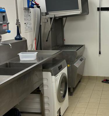 A Tailored Solution for a Demanding Kitchen - JEROS' utensil washers