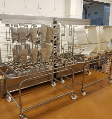 A tailor-made hygiene solution for dairies is built. The JEROS ACE-system