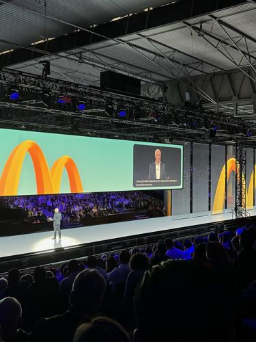 Kom med bag kulisserne og få et indblik i JEROS' samarbejde med McDonald's.