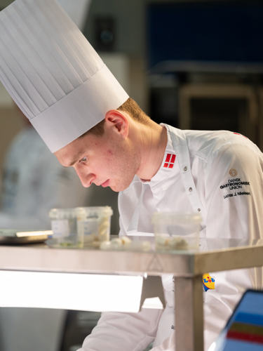 Commercial Kitchen Equipment | Streamline workflow with an efficient utensil washer.